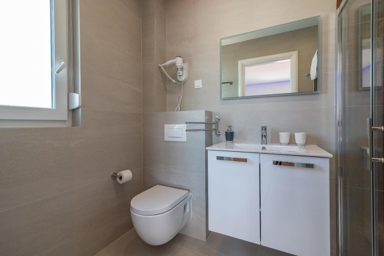 Luxury Sun Stone Heated Pool & Whirlpool Vila Trogir