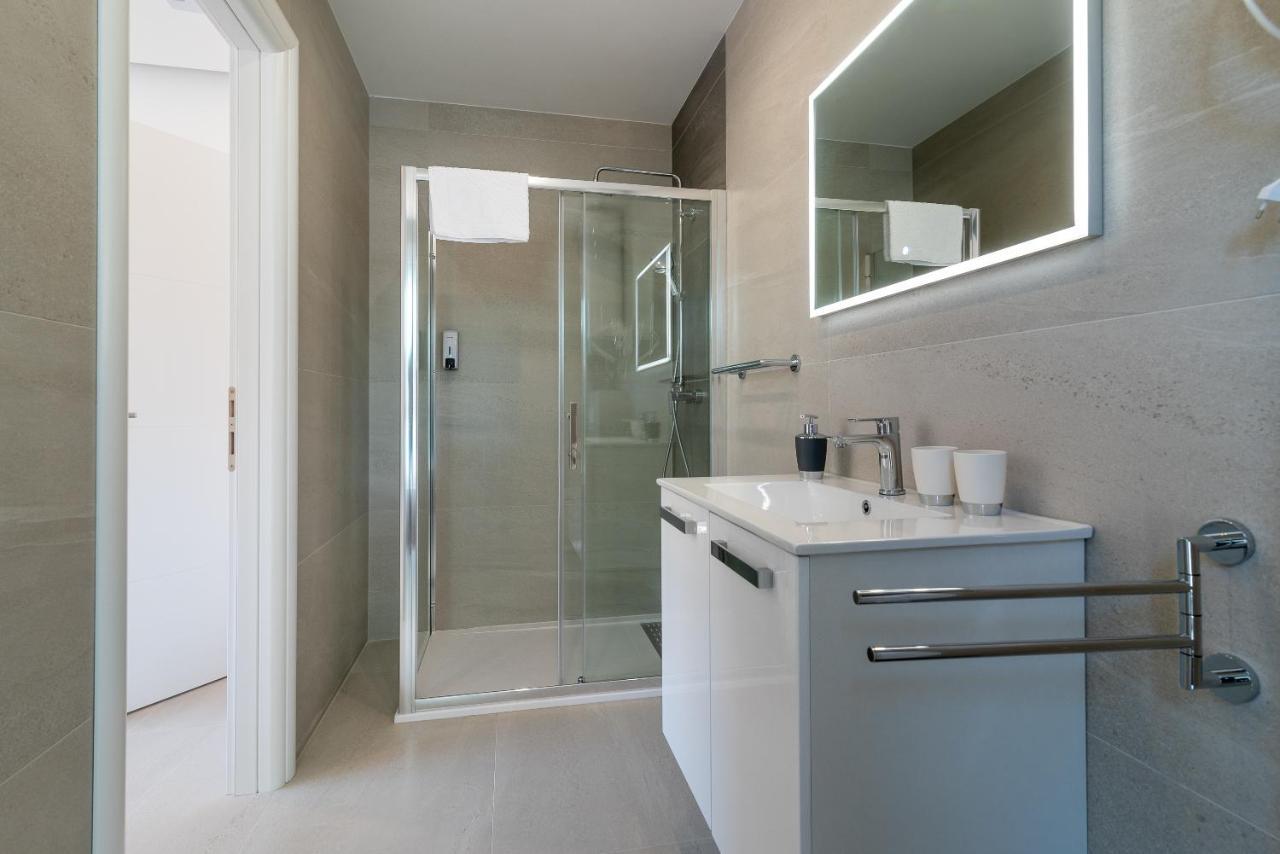 Luxury Sun Stone Heated Pool & Whirlpool Vila