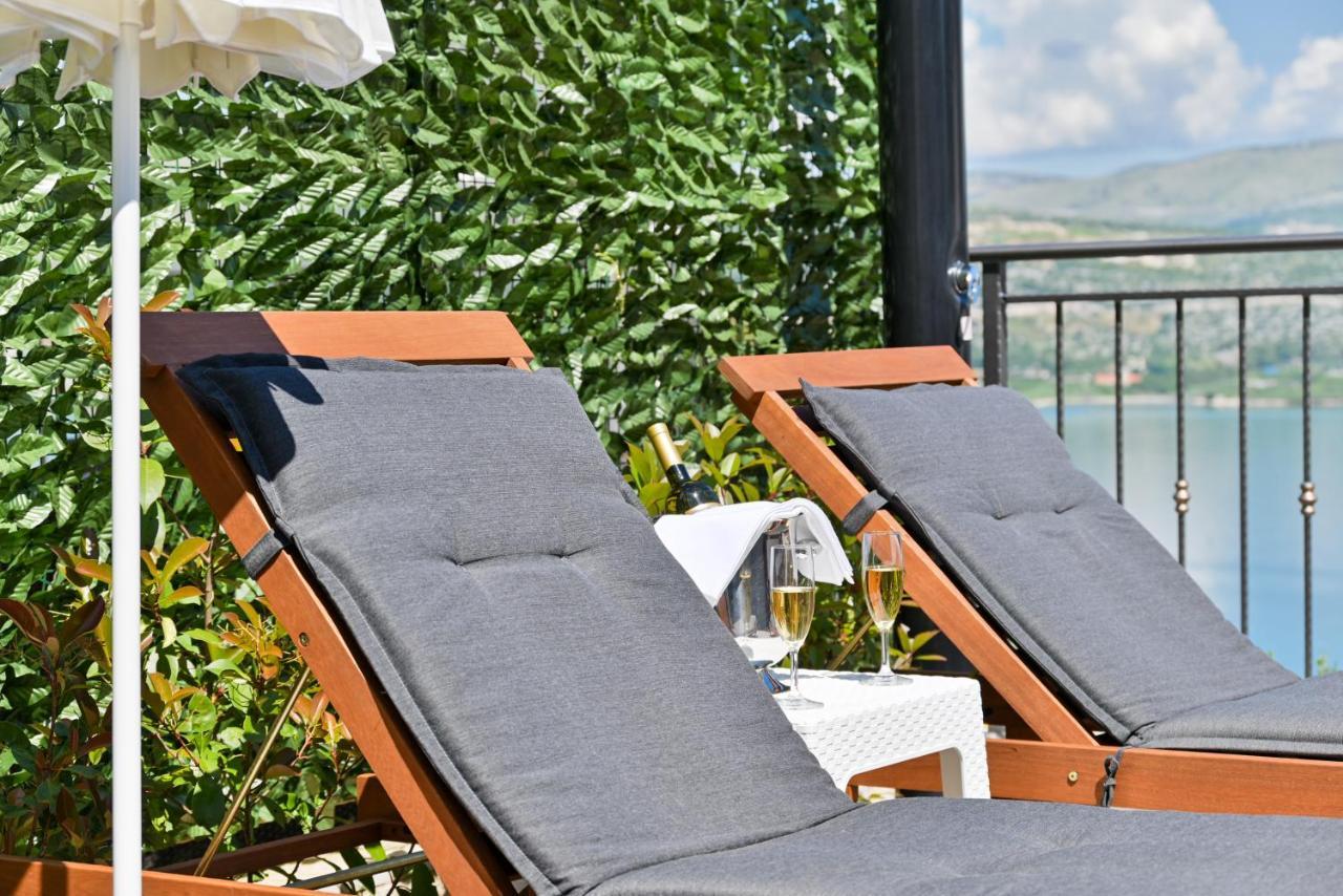Luxury Sun Stone Heated Pool & Whirlpool Vila Trogir